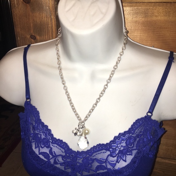 🆕Gorgeous crystal charm necklace NWT - Picture 3 of 6